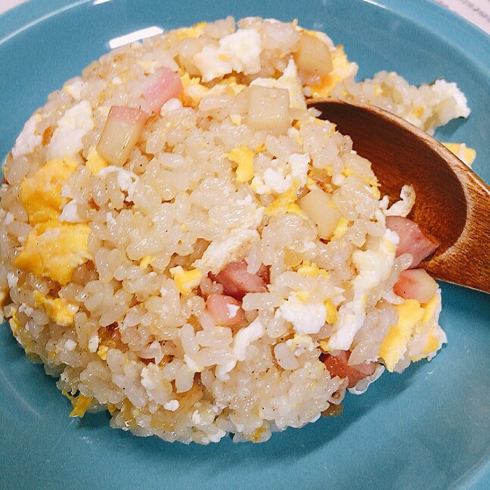 かまぼことウインナーの炒飯(チャーハン)